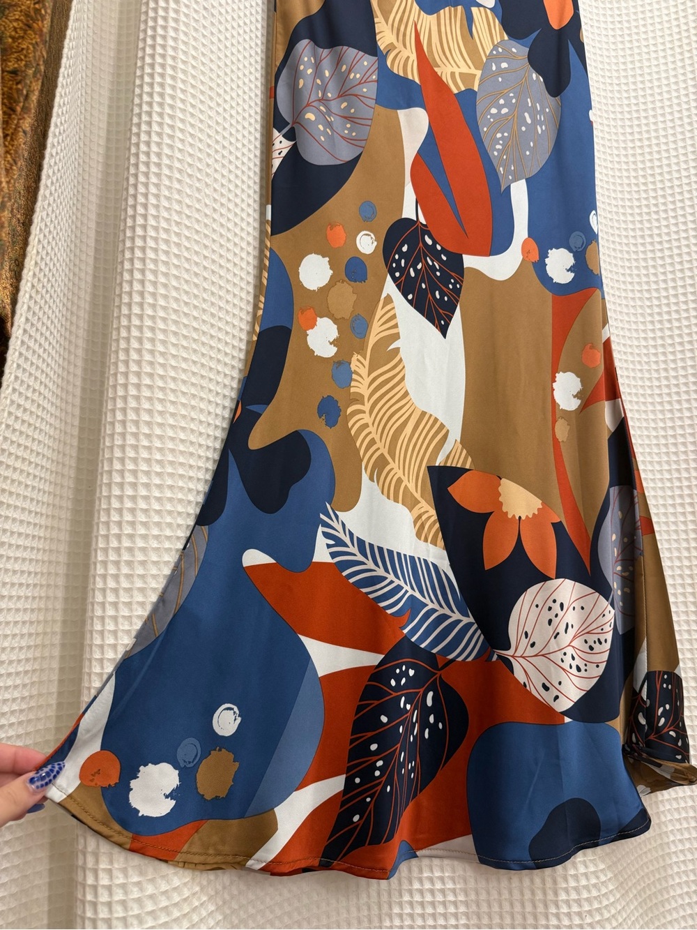 En Saison Abstract Leaf Print Midi Skirt in Blue, Rust & Camel size small - Picture 3 of 5